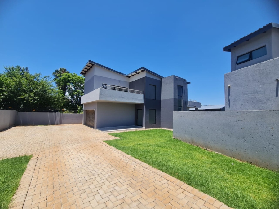 To Let 4 Bedroom Property for Rent in Melodie North West